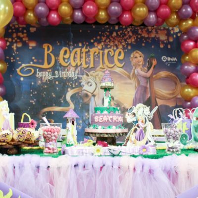 festa di compleanno beatrice a tema rapunzel allestimento